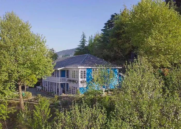 Stayvista At Violet Hill With Bonfire, Gazebo & Hill View Shimla